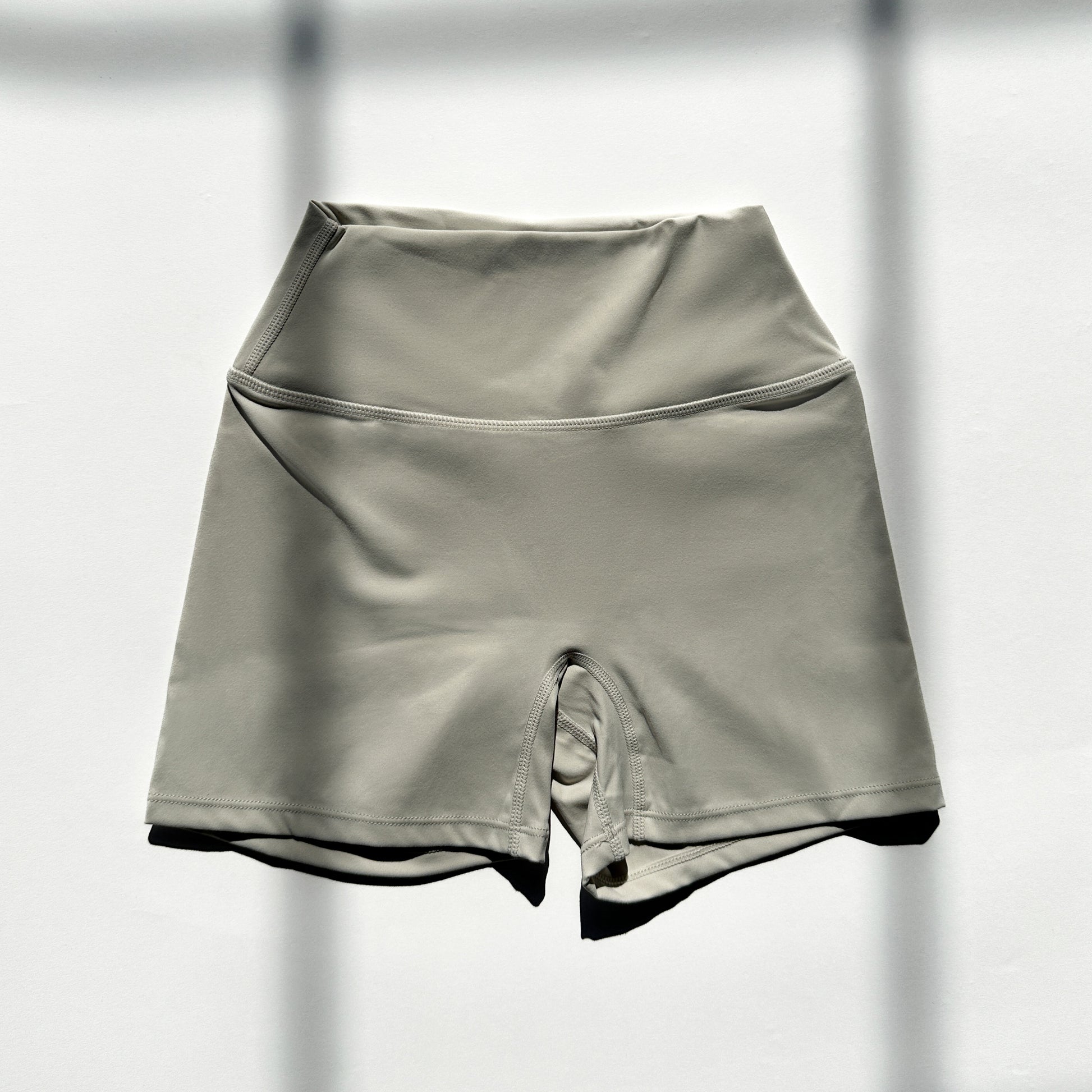 Agile Shorts - Oat